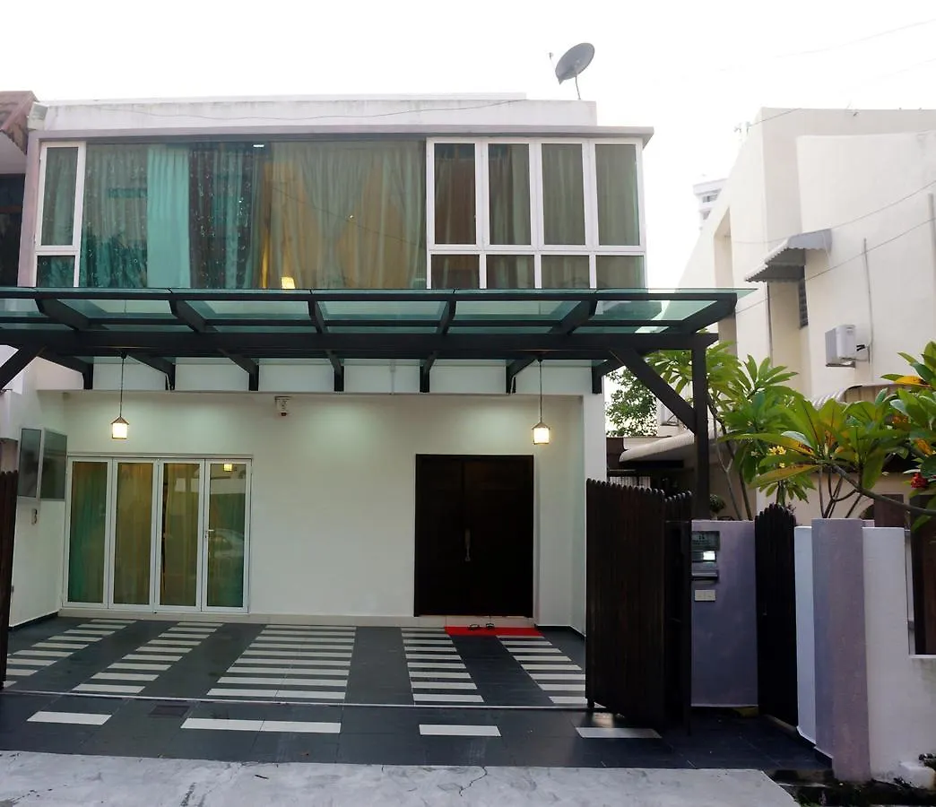 Gurney Luxe Inn George Town