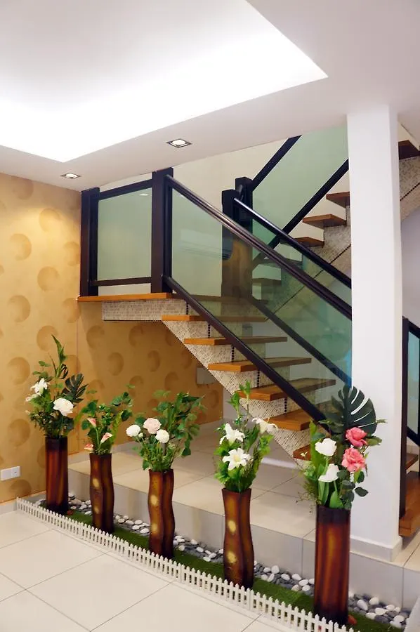 Gurney Luxe Inn George Town